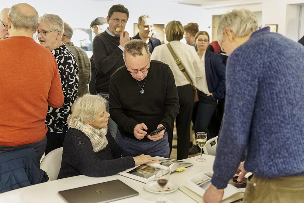 CAISPAR: Innovatives KI-Kunstprojekt feiert erfolgreiche Eröffnung in Greifswald